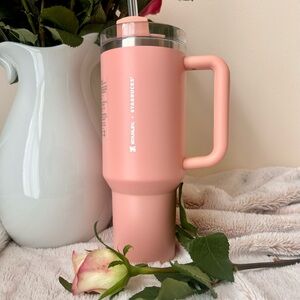 BNWT 2023 Stanley x Starbucks Peach Tumbler